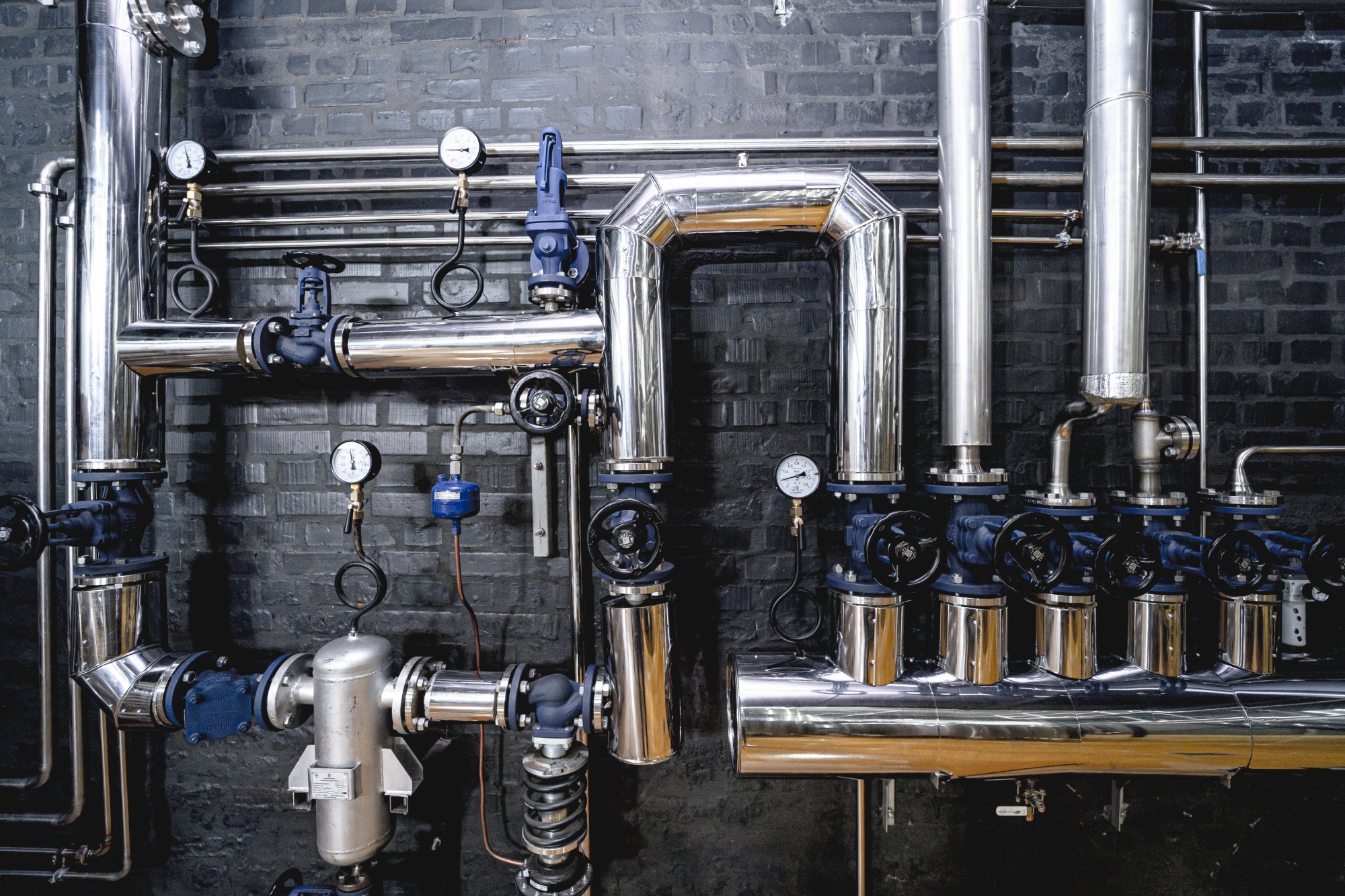 Tubulações e válvulas industriais